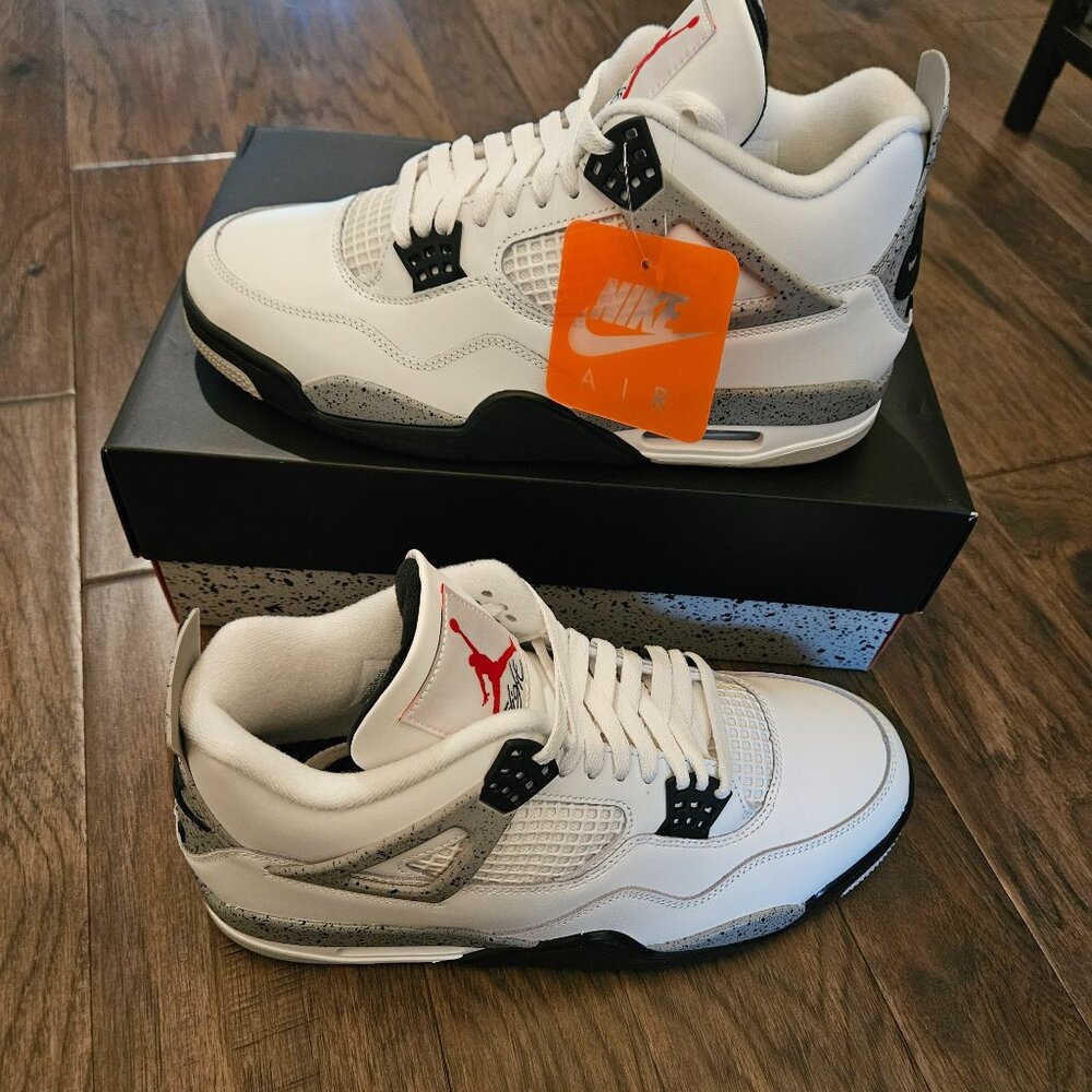 Air Jordan 4 Retro White Cement 2025 Size 11 Mens/12.5 Womens